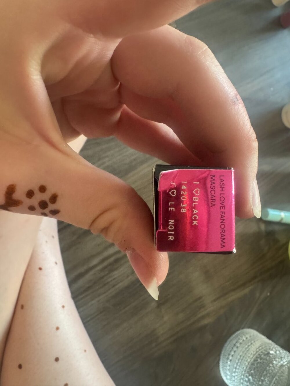 mascara - Picture 5 of 10